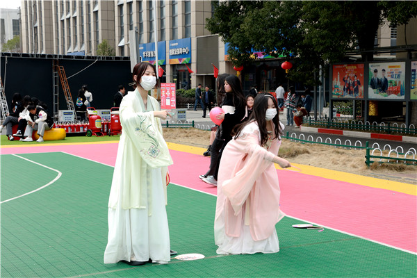 “三八”國際婦女節(jié)來臨，南京新華向所有女性致以節(jié)日最美好的祝福！